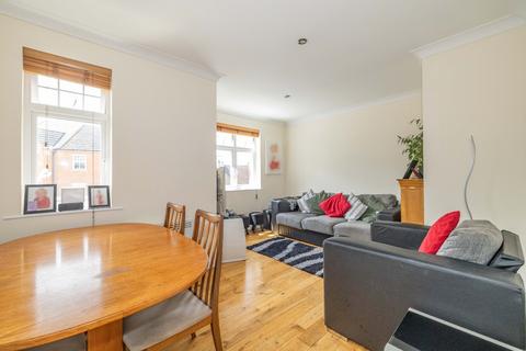 2 bedroom flat for sale, Gravelly Field, Ashford, Kent, TN23
