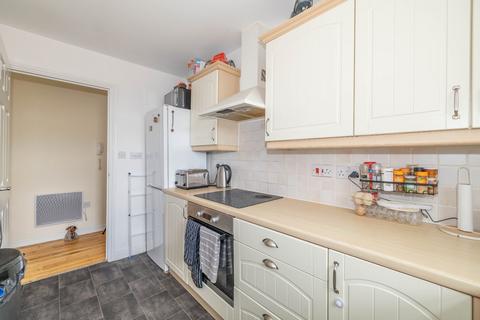 2 bedroom flat for sale, Gravelly Field, Ashford, Kent, TN23