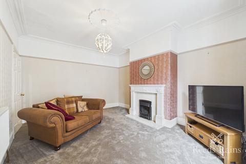 3 bedroom end of terrace house for sale, Taylor Hill Road, Berry Brow, West Yorkshire HD4