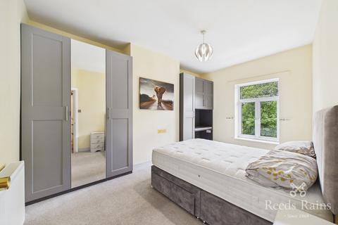3 bedroom end of terrace house for sale, Taylor Hill Road, Berry Brow, West Yorkshire HD4