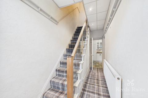 3 bedroom end of terrace house for sale, Taylor Hill Road, Berry Brow, West Yorkshire HD4
