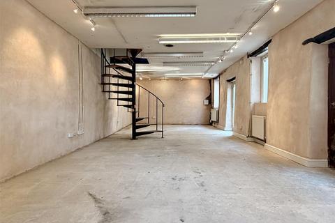 Studio to rent, Market Place, Castleton, Hope Valley