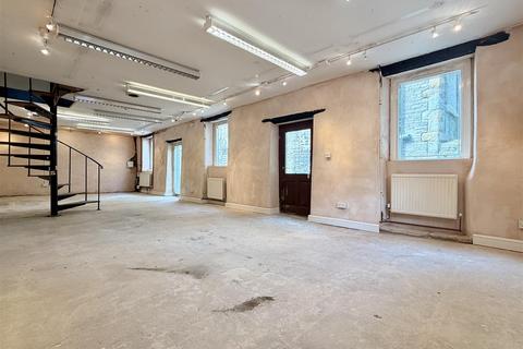 Studio to rent, Market Place, Castleton, Hope Valley
