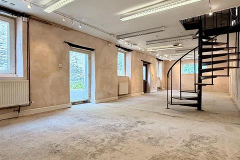 Studio to rent, Market Place, Castleton, Hope Valley