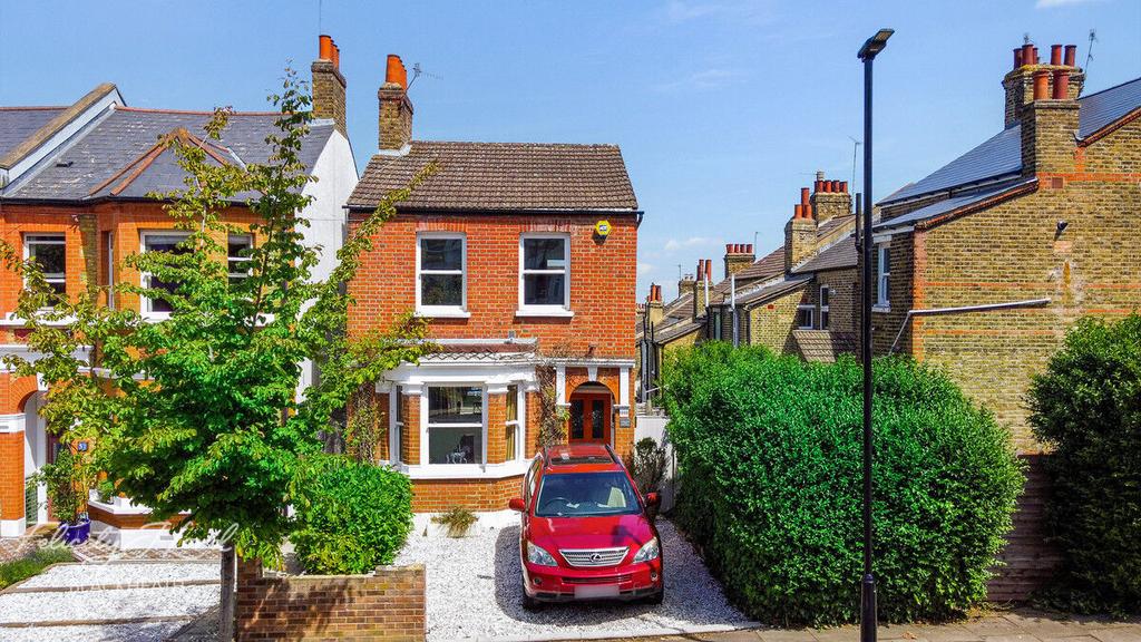 Detached house exterior, driveway