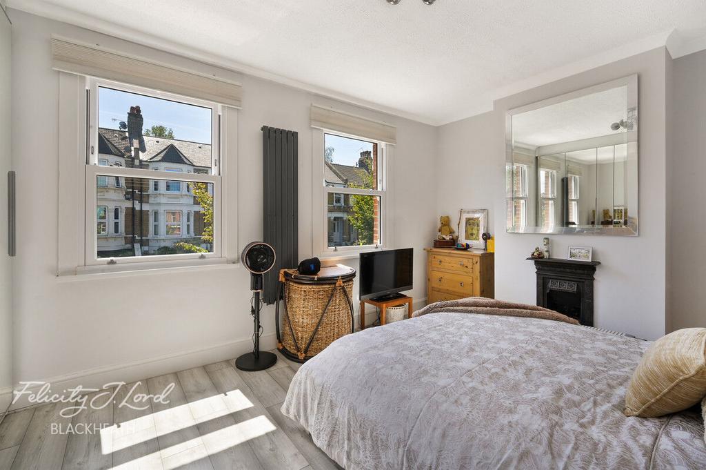 Bedroom, fireplace