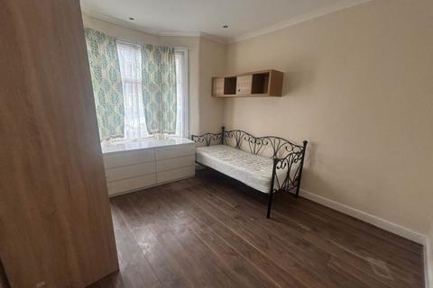 6 bedroom house to rent, Seventh Avenue, Manor Park, London
