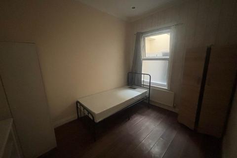 6 bedroom house to rent, Seventh Avenue, Manor Park, London