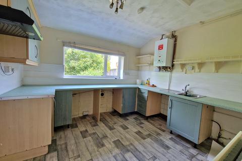 4 bedroom terraced house to rent, Burnthill Lane, Rugeley, WS15 2HZ