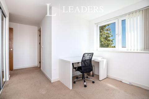 2 bedroom flat to rent, The Blue Building, Gunwharf Quays, PO1