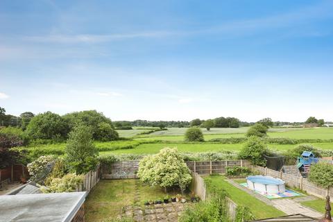 3 bedroom terraced house for sale, Farm Road, Weaverham, Northwich