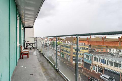 2 bedroom apartment for sale, Clacton on Sea CO15