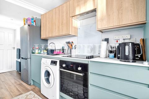 2 bedroom flat for sale, Bruce Grove, London, N17