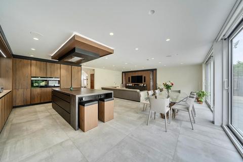 4 bedroom detached house for sale, Chestnut Avenue, Edgware HA8