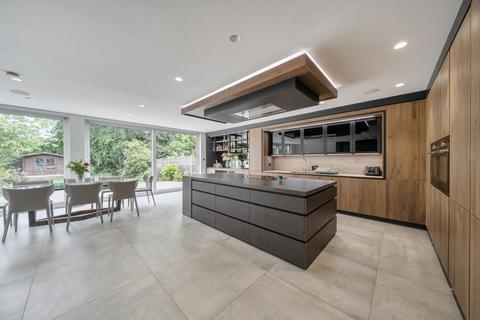 4 bedroom detached house for sale, Chestnut Avenue, Edgware HA8