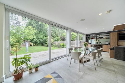 4 bedroom detached house for sale, Chestnut Avenue, Edgware HA8