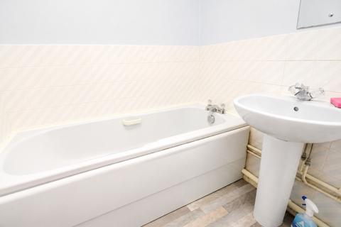 2 bedroom flat to rent, Lime Court, Great Western Road, Gloucester, GL1