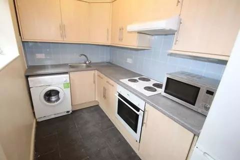 House in Leicester, Bede Island - View 2