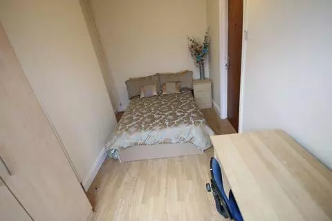 House in Leicester, Bede Island - View 4