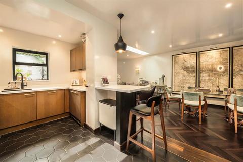 3 bedroom terraced house for sale, Camden Mews, London NW1