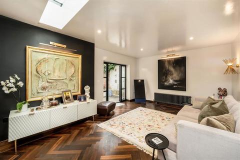 3 bedroom terraced house for sale, Camden Mews, London NW1