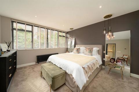3 bedroom terraced house for sale, Camden Mews, London NW1