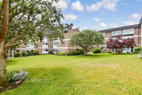 2 bedroom apartment for sale, Pine Lodge, Maidstone ME16