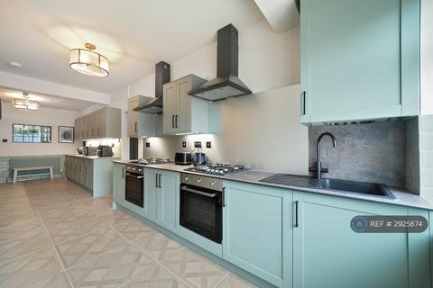 1 bedroom in a house share to rent, Kensington Avenue, Thornton Heath, CR7