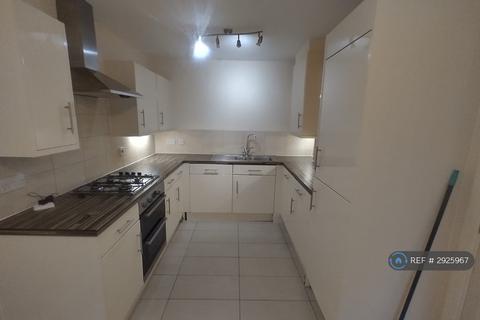 3 bedroom semi-detached house to rent, Amersham Park Road, Salford, M6
