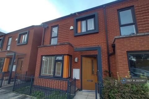 3 bedroom semi-detached house to rent, Amersham Park Road, Salford, M6