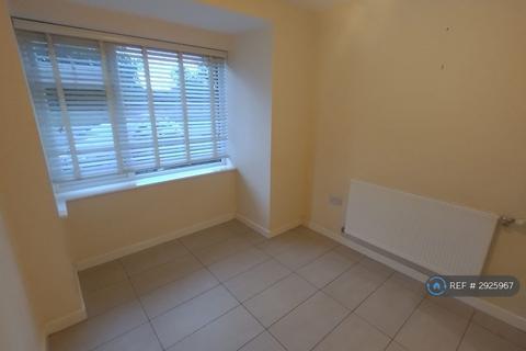 3 bedroom semi-detached house to rent, Amersham Park Road, Salford, M6