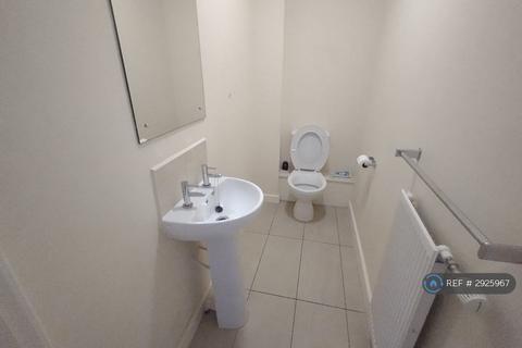 3 bedroom semi-detached house to rent, Amersham Park Road, Salford, M6