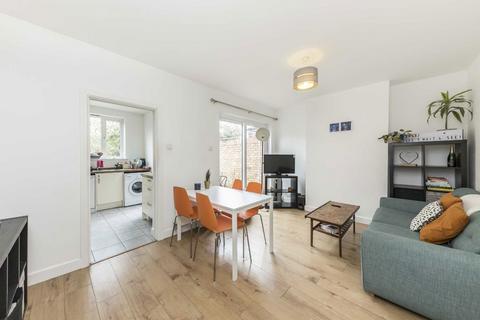 3 bedroom house to rent, Malyons Road, London SE13
