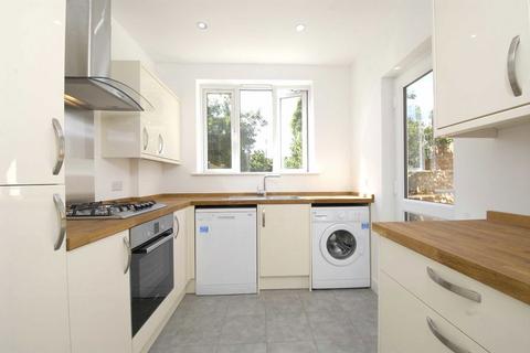 3 bedroom house to rent, Malyons Road, London SE13