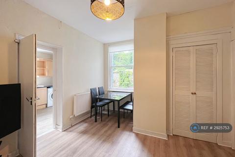 3 bedroom terraced house to rent, Bank Street, Glasgow, G12
