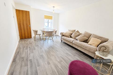 3 bedroom semi-detached house to rent, Weymouth Close, London, E6