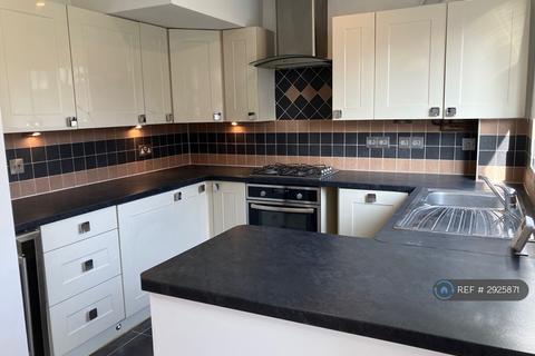 3 bedroom semi-detached house to rent, Hallett Close, Latchbrook, Saltash, PL12