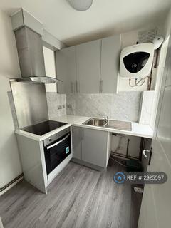 2 bedroom flat to rent, Heston Road, Hounslow, TW5