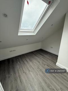 2 bedroom flat to rent, Heston Road, Hounslow, TW5