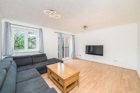 2 bedroom flat to rent, Adams Close, Surbiton KT5