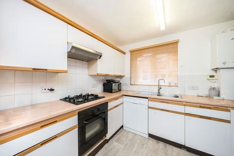2 bedroom flat to rent, Adams Close, Surbiton KT5