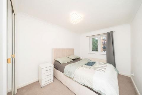 2 bedroom flat to rent, Adams Close, Surbiton KT5