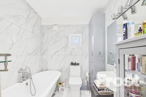 4 bedroom semi-detached house to rent, The Drive, Feltham, TW14