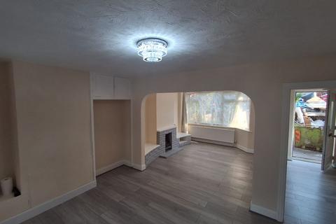 4 bedroom semi-detached house to rent, Aylesbury HP19