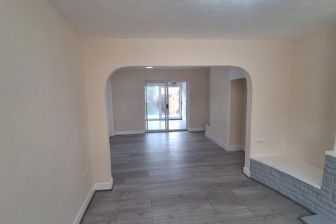 4 bedroom semi-detached house to rent, Aylesbury HP19