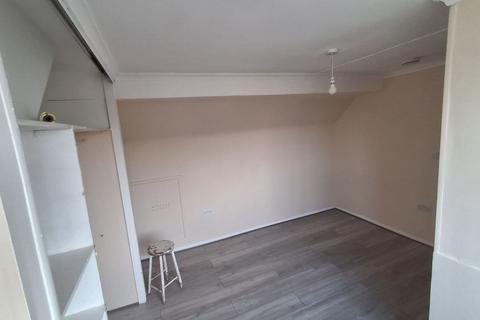 4 bedroom semi-detached house to rent, Aylesbury HP19