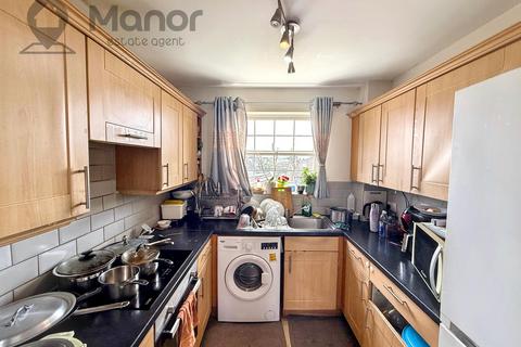 2 bedroom flat to rent, Queensberry Place, Manor Park, E12 6UN
