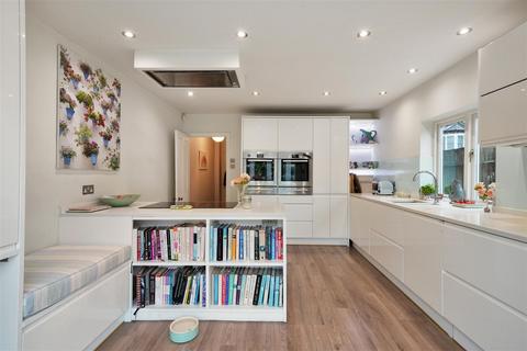 5 bedroom end of terrace house for sale, Oakhill Road, London