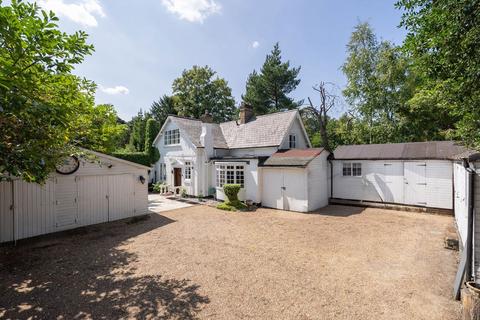3 bedroom detached house for sale, Byfleet Road, Cobham KT11