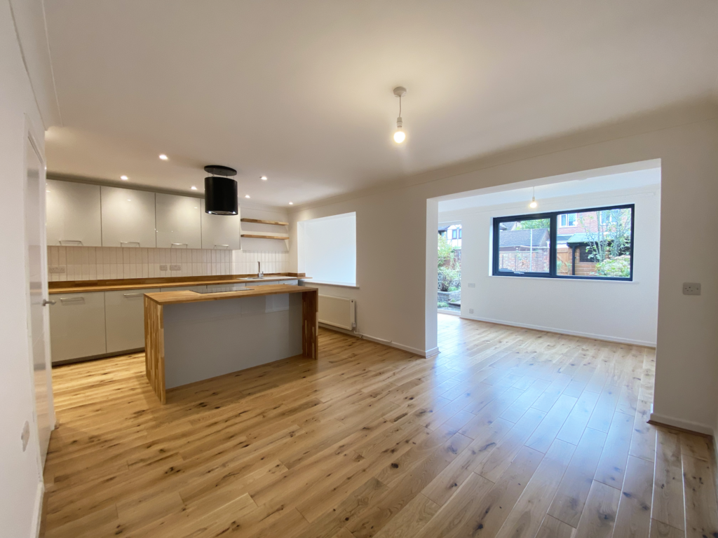 House in Southampton, Glen Eyre - View 2